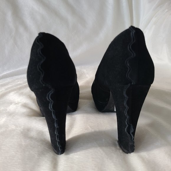 Suede Scallop Back Pumps - Picture 2 of 3